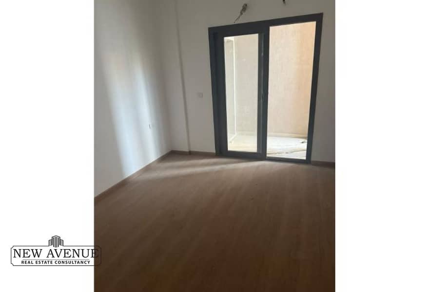 4 c20df7d0-8e2b-4efe-a2bd-ffa3e44afe28. jpg