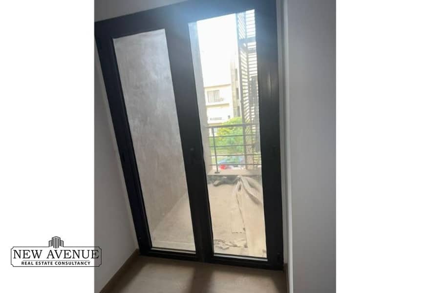 10 f0d1d31a-9585-4516-a773-62d6fae66576. jpg