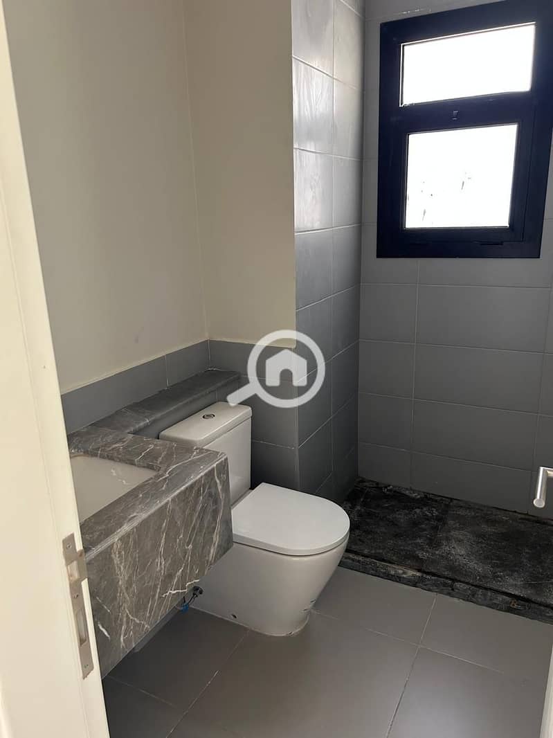 7 WhatsApp Image 2025-10-23 at 15.33. 47_390a1612. jpg