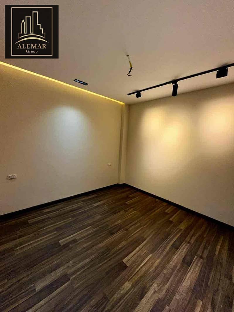 12 5b599fb4-8610-40f5-bd09-fbfbfaa9e721. jpg