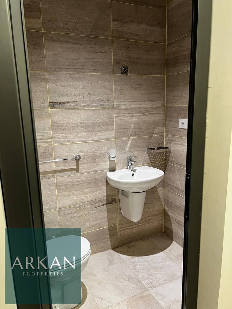 10 0a5ac941-5a3d-4af1-aede-d54e7c7ba1cd. jpg