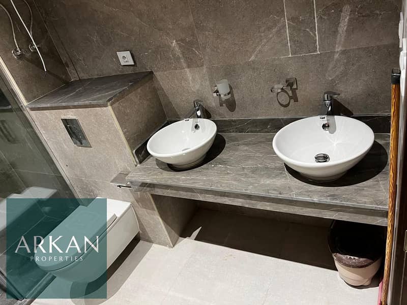 12 1366d2cd-e5b4-4b3d-bfba-4953c46a97ee. jpg