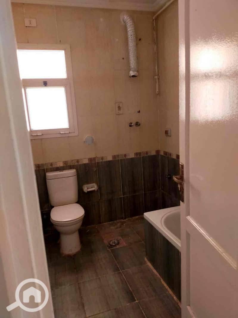 3 ac57bbc4-0c81-41e6-a317-78a70037e7f3. jpg