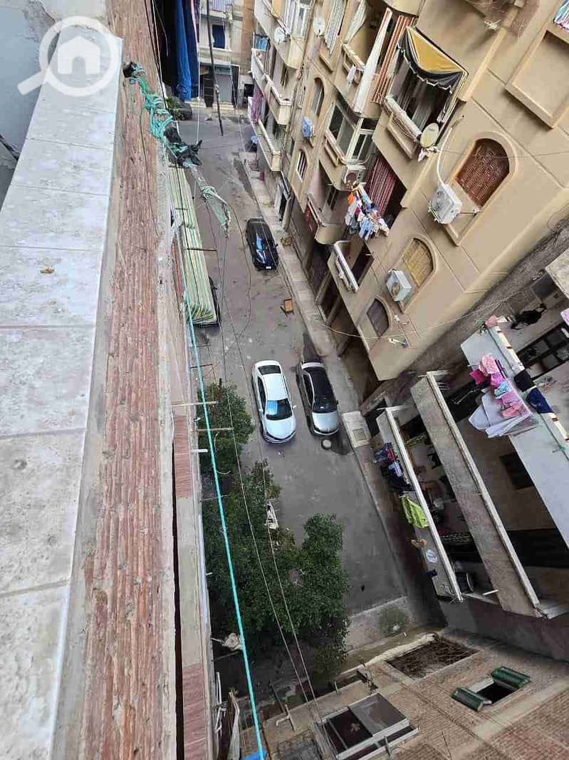 8 1000818500. jpg