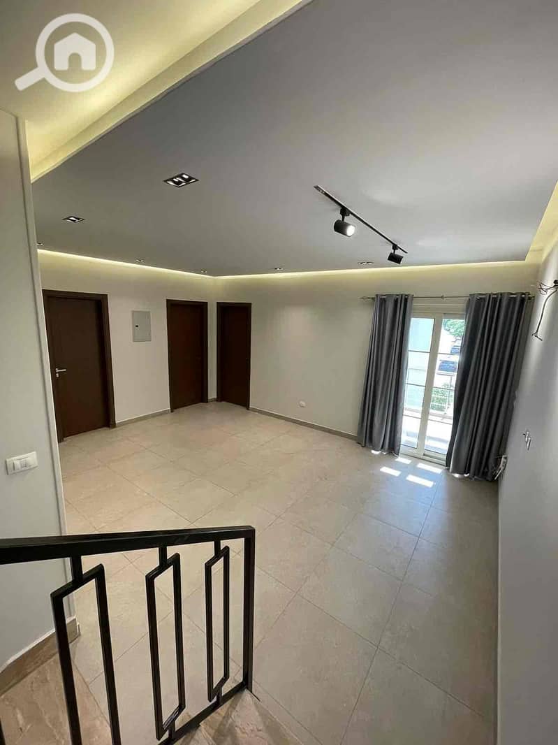 10 73503e37-999d-4742-9e11-bf7d43654850. jpg