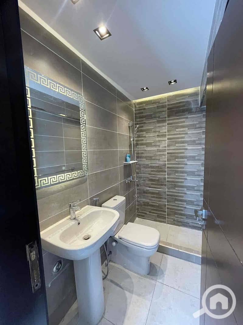 15 d0a74bae-add9-45a0-864d-ca5f9e9c8cf5. jpg