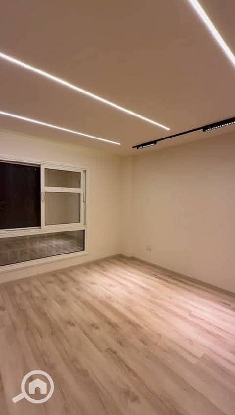 6 61e9f6e0-7d81-4a31-a6fd-616d7b18c748. jpg