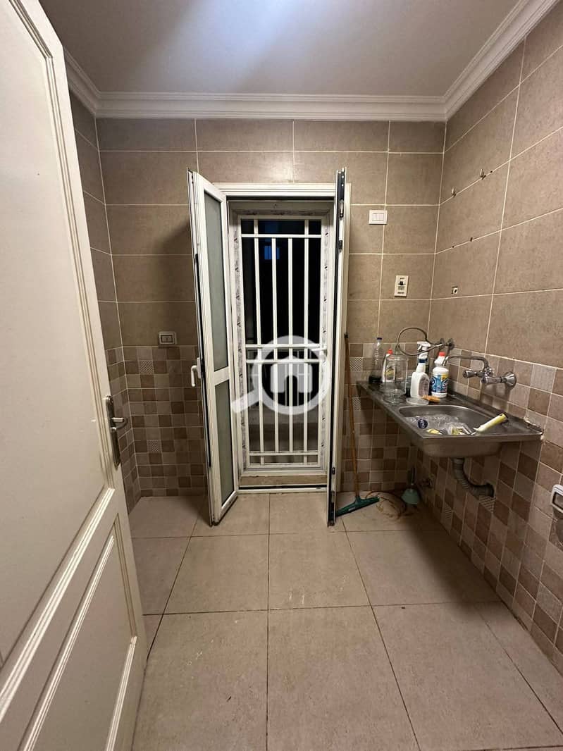 6 ffe0d93c-39cd-40dc-8928-bcbf35a0a393. jpg