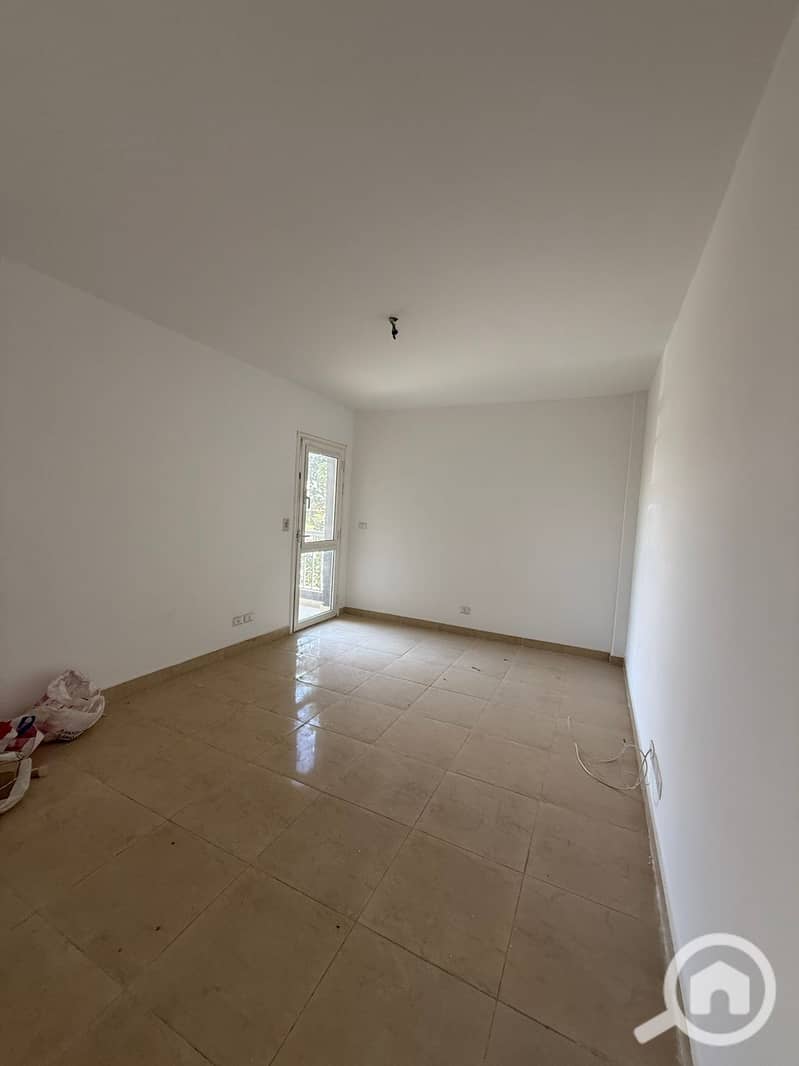 4 2f848fa6-5b31-4a06-9d16-8df4194c8486. jpg