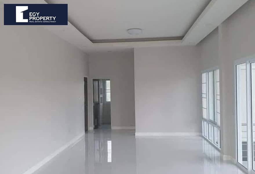 8 0e77c6c2-628a-4c65-8cae-279c8458b114. jpg