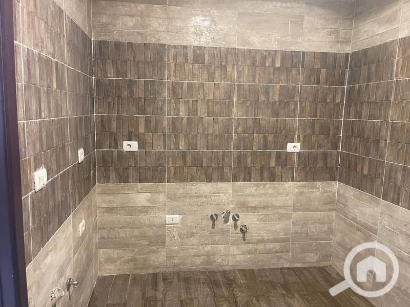 9 d186fb41-0865-425e-8588-b6e5b63cbfed. jpg