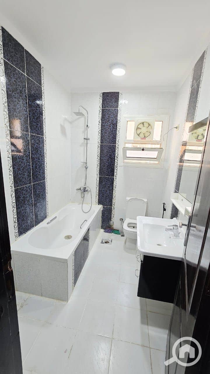 8 15a4b347-0f43-4ed4-a646-da11a9b7a6b6. jpg