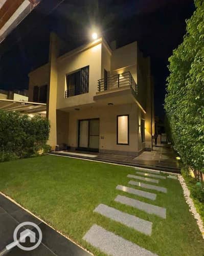 5 Bedroom Townhouse for Sale in 6th of October, Giza - fa710d86-e0cb-4d15-968d-6519d6e0e73a. jpg