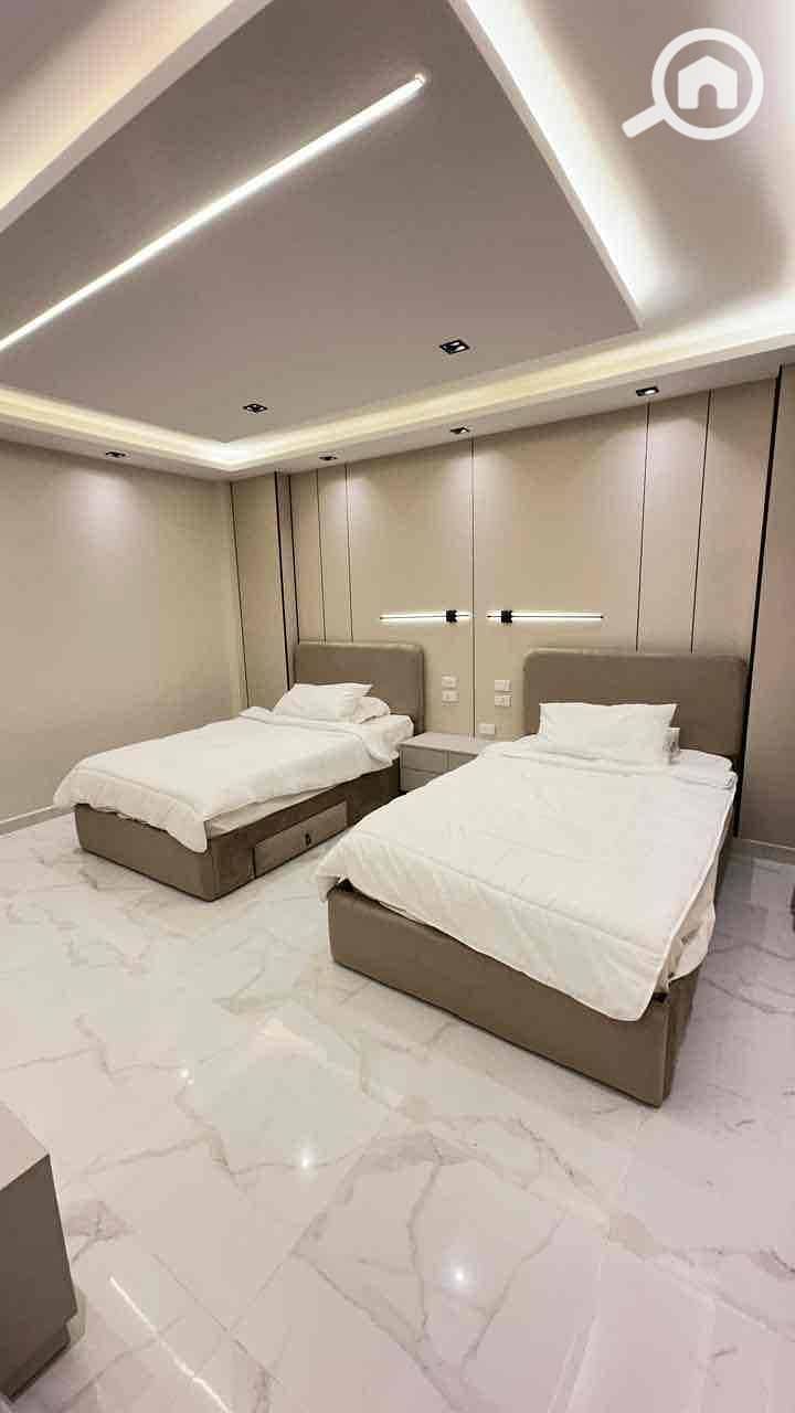 12 80b8a360-f5d9-4244-b57d-fd6315f414ec. jpg