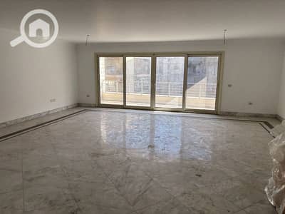 شقة 4 غرف نوم للايجار في جليم، الإسكندرية - 200 م للإيجــار بــ جــليــم - خطــوات للبــحــر