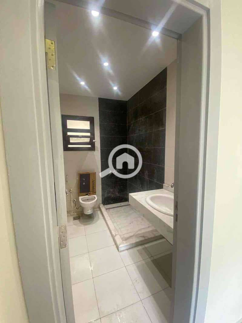 4 97a9ae72-1c03-4254-a3c7-fc76dbfef975. jpg