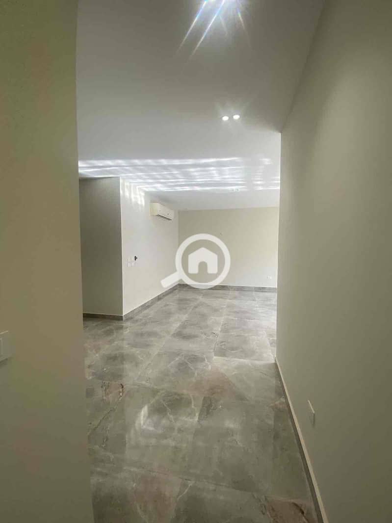 8 b212e47b-54d8-4f69-aa9e-d080f3cc5385. jpg