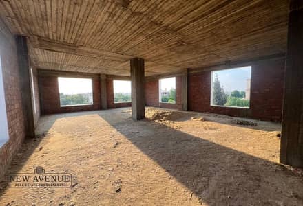 مجمع تجاري  للايجار في 6 أكتوبر، الجيزة - 9dac3b75-3a1d-4fba-971c-2cbae18b260c. jpg