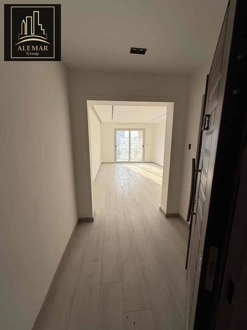 12 c6dfb95f-7aef-46ba-8d05-b6930245b85f. jpg