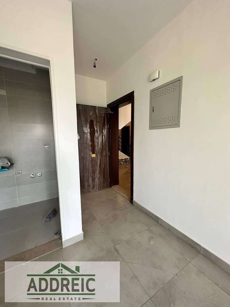 8 WhatsApp Image 2025-10-24 at 20.30. 52_35c2d04d. jpg