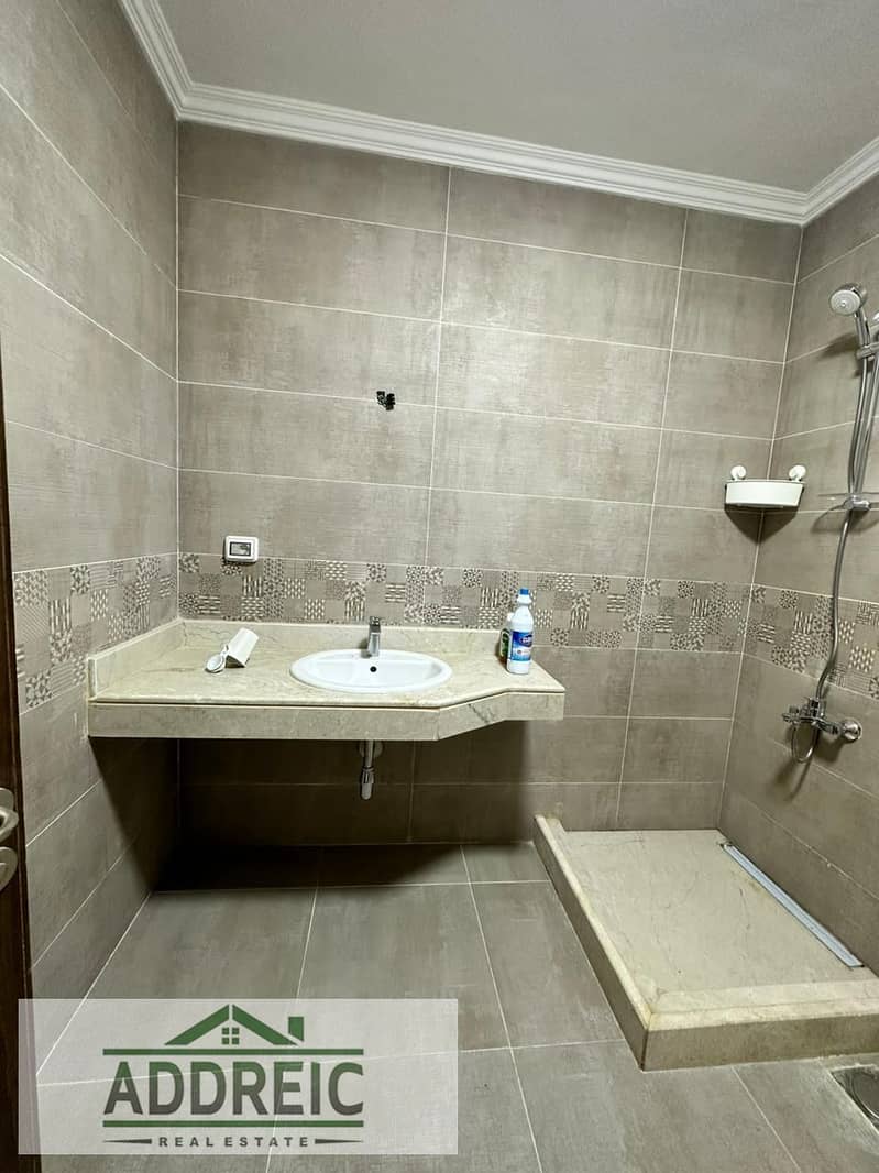 10 WhatsApp Image 2025-10-24 at 20.30. 53_52e7f8b9. jpg