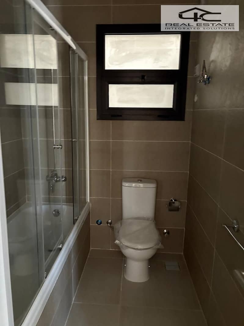 5 WhatsApp Image 2025-10-23 at 07.40. 12 (1). jpeg