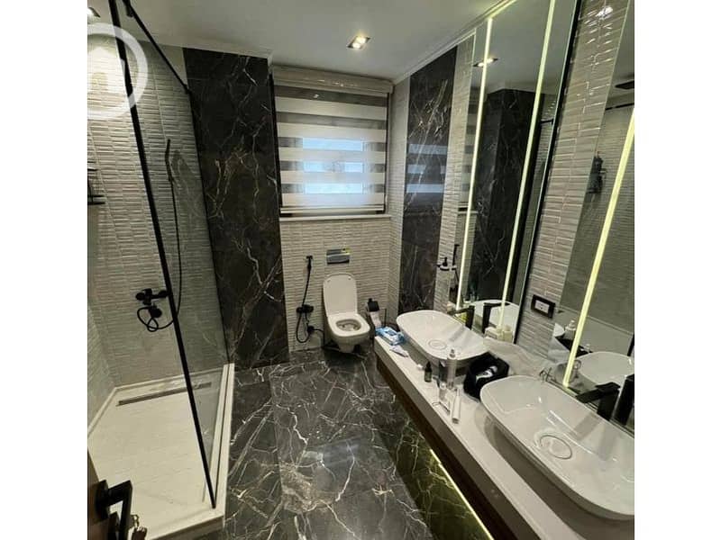 4 450f7d3a-1a8c-4df3-89b6-1cde58f90da1. jpg