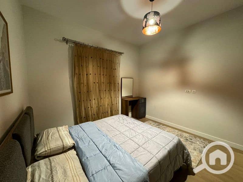 12 37359a2a-6af6-4e54-9a98-705accc55068. jpg