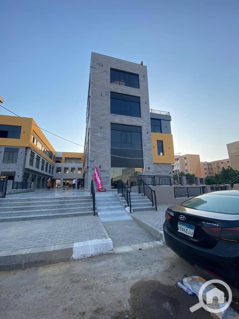 4 3d677795-972f-474a-bed7-03683a3dfe1c. jpg