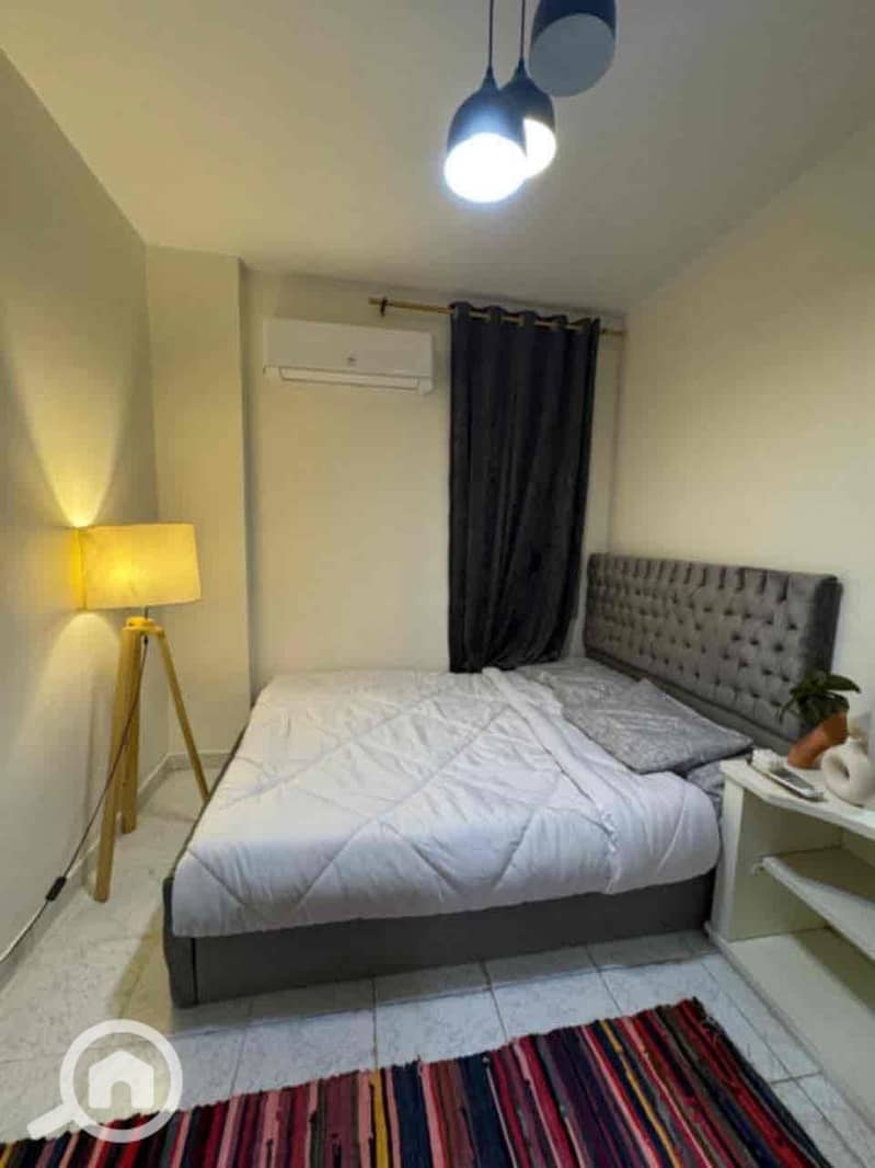 4 78ee0190-8bd4-4f4d-8f8f-92b165dffd38. jpg