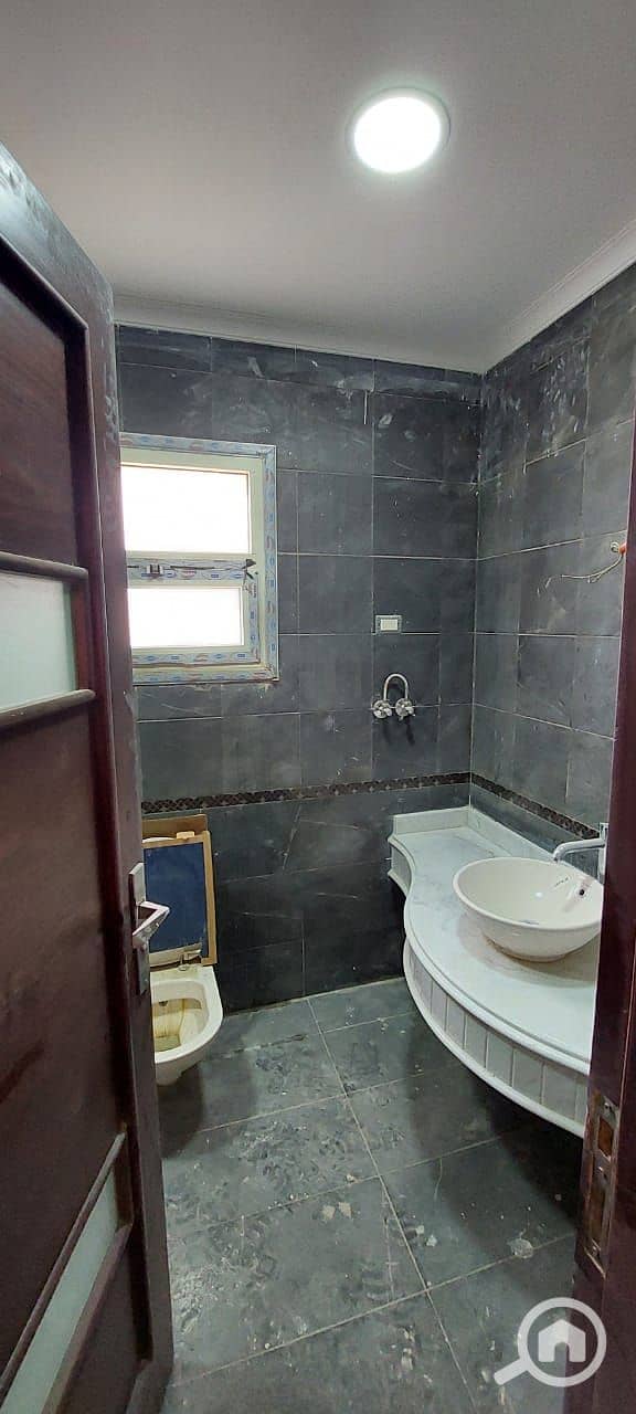 4 626722e6-1ad0-497b-bde1-a9ac2b143f4b. jpg