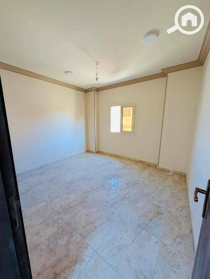 12 9dee7e6f-dd31-458d-83ac-525578962608. jpg