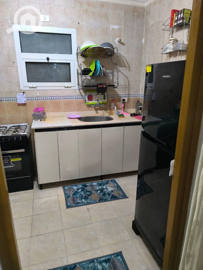 4 4e129fbd-9072-496d-baaf-0b66f322a454. jpg