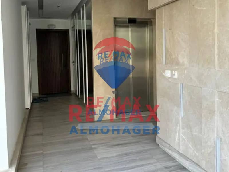 4 276191f8-1df5-4370-8afa-cfd24ef11671. png