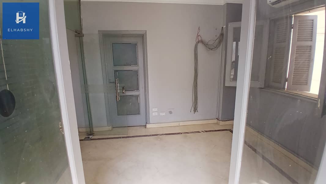 7 مكتب للإيجار في المهندسين 220م في شارع جامعة الدول الرئيسى  برايم لوكيشن     (8). jpg