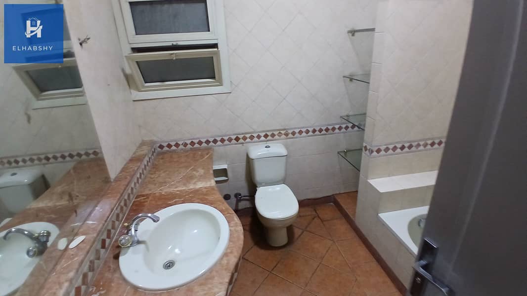 10 مكتب للإيجار في المهندسين 220م في شارع جامعة الدول الرئيسى  برايم لوكيشن     (11). jpg