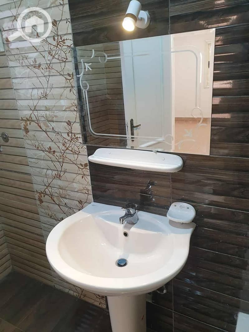 12 3723e482-5e29-4d59-bdeb-8cc29c7d8b07. jpg