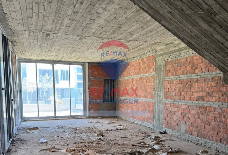 5 6874033-b34ado. jpg