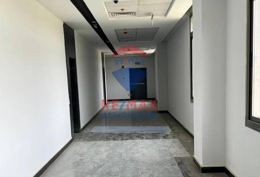 5 6739441-60dc4o. jpg