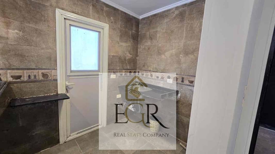 5 bd09a5c9-770d-4e3c-aa2c-bd0b55f28ebb. jpg