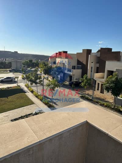 4 Bedroom Townhouse for Sale in 6th of October, Giza - WhatsApp Image 2025-03-22 at 2.48. 17 PM (2). jpeg 4 Bedroom Townhouse for Sale in 6th of October, Giza - WhatsApp Image 2025-03-22 at 2.48. 17 PM (2). jpeg