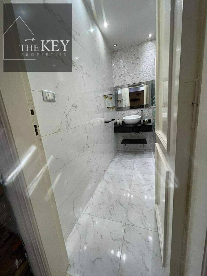 8 4fced0d4-6405-4d50-88b6-a10022424365. jpg