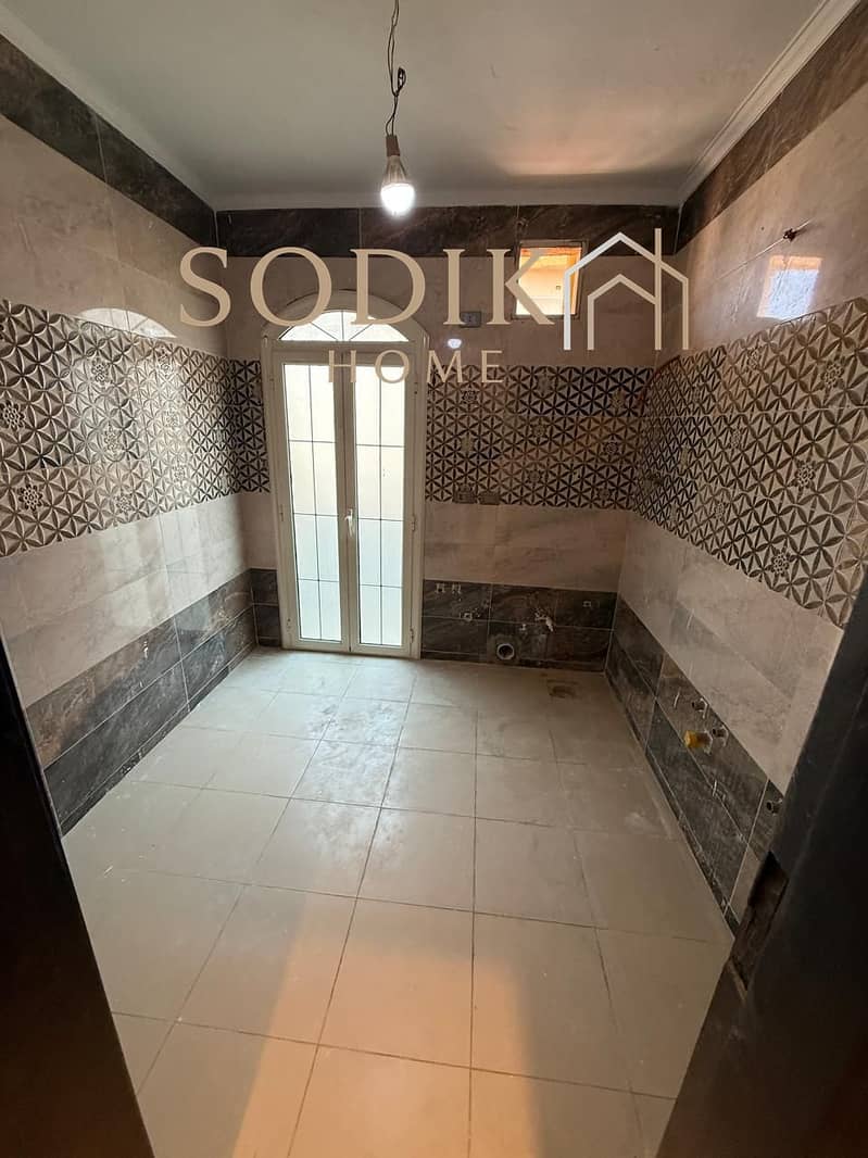 7 e91ce3cf-11e9-419c-aaae-47a06f1d5560. jpg