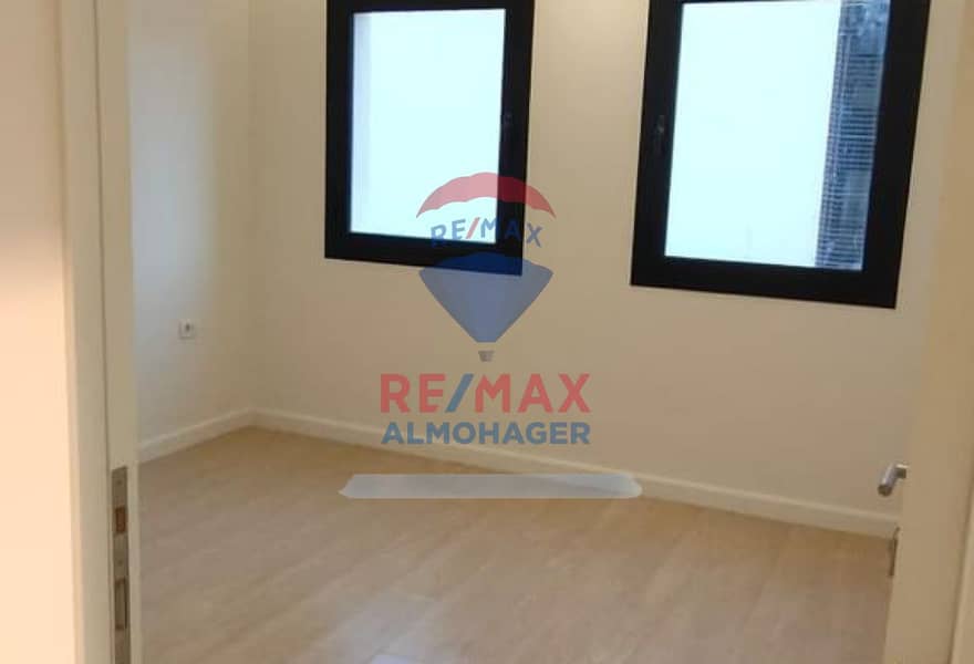 4 7f7e3065-2884-470c-9b49-b8430a07a2e2. jpg