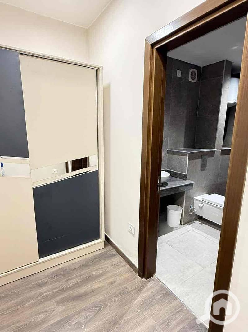 10 b3c50111-758e-49ca-b503-c54d467c9330. jpg