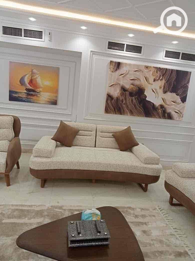 8 04d5908f-7728-4b1d-ba28-1ff4a3e7b37d. jpg