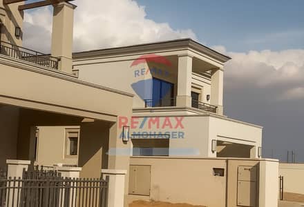 3 Bedroom Villa for Sale in Sheikh Zayed, Giza - cec925e7-0d55-4d69-ac53-d6e8a0200625. jpg 3 Bedroom Villa for Sale in Sheikh Zayed, Giza - cec925e7-0d55-4d69-ac53-d6e8a0200625. jpg