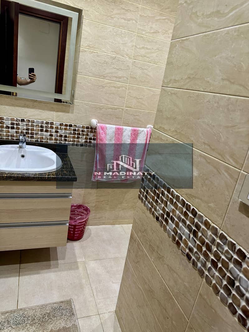 12 f7081eca-271b-444f-bf67-dbfc13dc6538. jpg