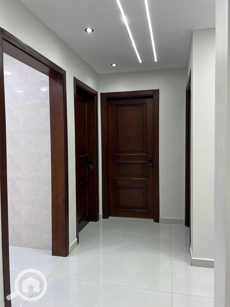 10 838b2926-ac31-4e35-a453-8b0ec91a5e92. jpeg