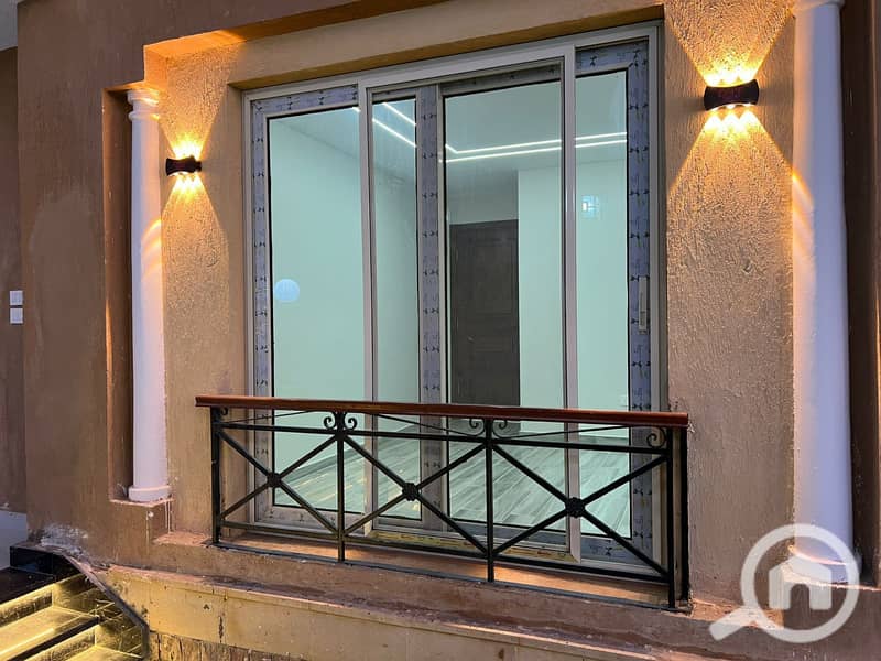 24 73b3d6ce-c5a8-45a1-8bb7-6c78eded3d3b. jpeg